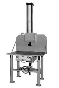 Tisch - Stempelmaschine mit langem Druckzylinderhub, vielfältig einsetzbar